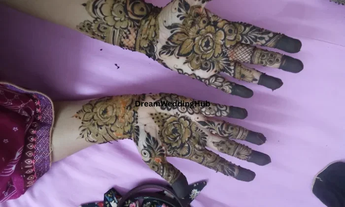 Sumera mehndi artist